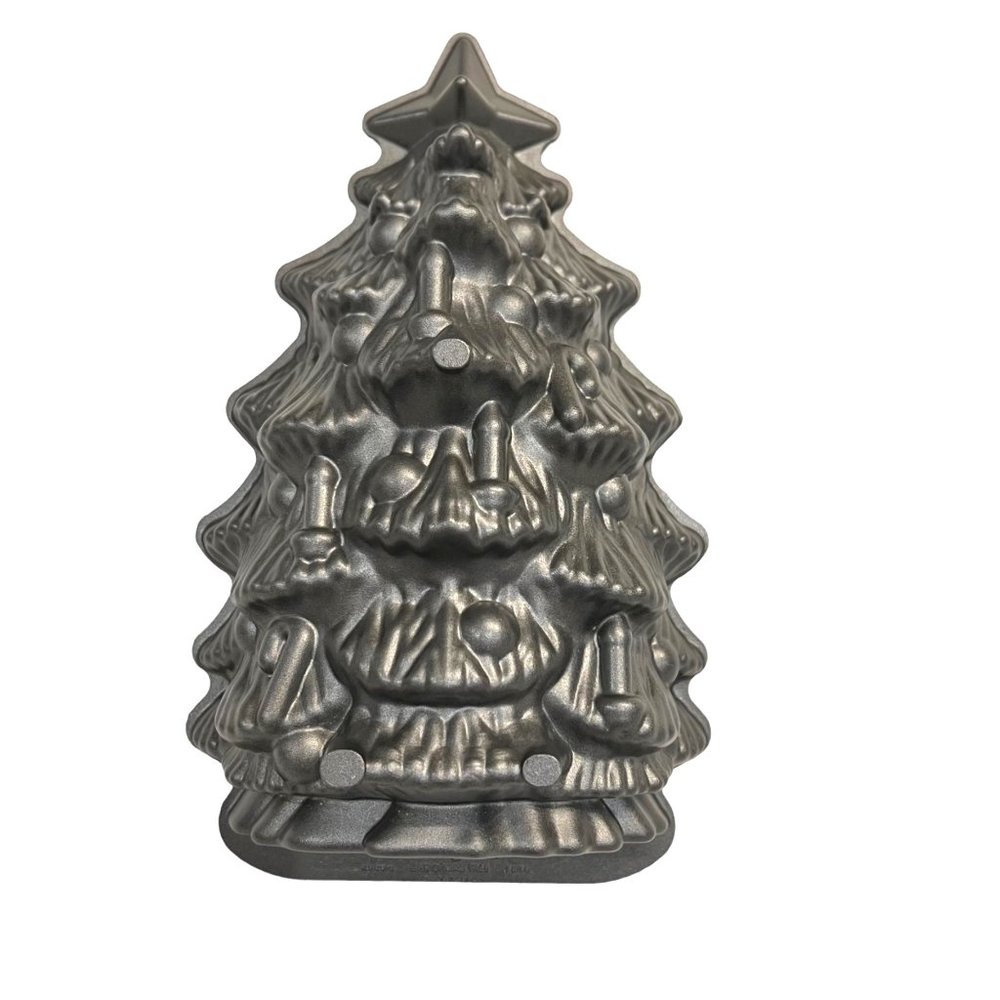11" Nordic Ware Christmas Tree Bundt Cake Pan Mold 4 Cups Cast Aluminum USA